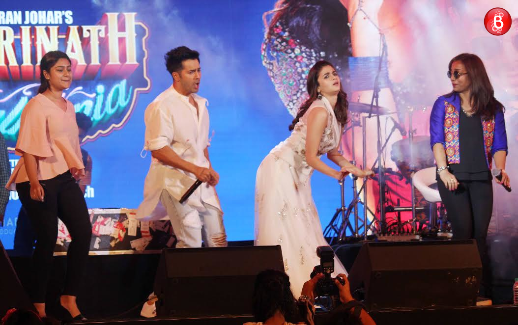 Varun Dhawan And Alia Bhatt Enthrall The Kala Ghoda Crowd As They Go