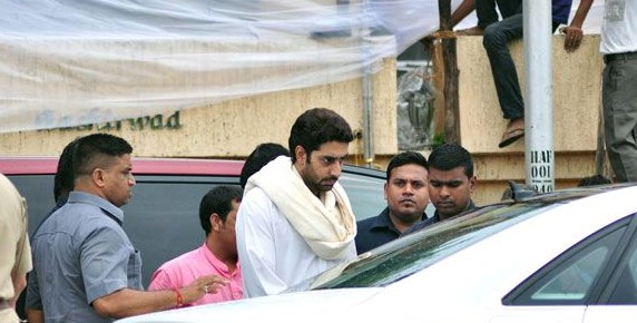 Abhishek Bachchan visits Rajesh Khanna's Home