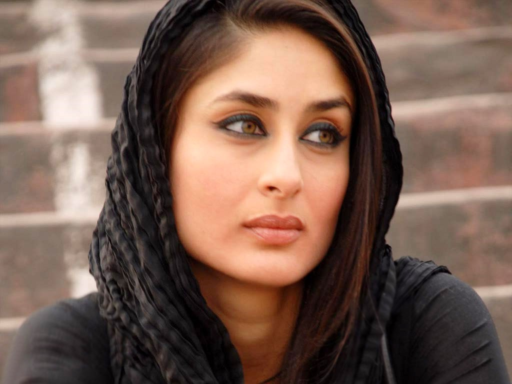 Kareena Kapoor in black