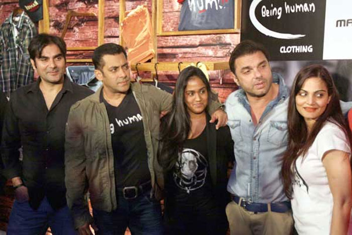Salman Khan with his family at Dabangg 2 screening