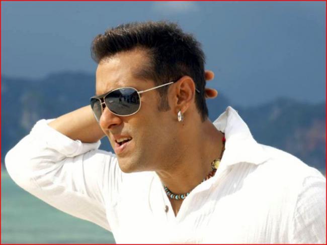 Salman Khan in cool look in glare