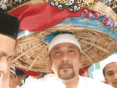 Sanjay Dutt Visits Ajmer Sharif