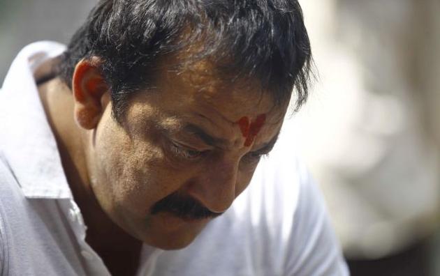Sanjay Dutt surrendering