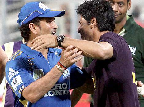 Shahrukh Khan hugging Sachin Tendulkar