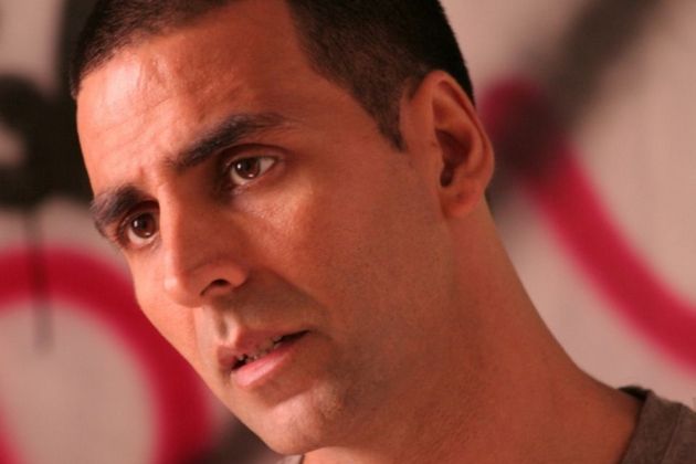 Why did Akshay Kumar almost cry in front of his family?