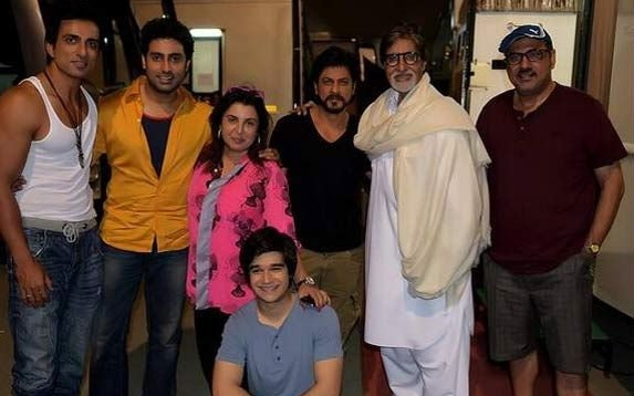 Amitabh Bachchan makes a surprise visit on 'Happy New Year' sets