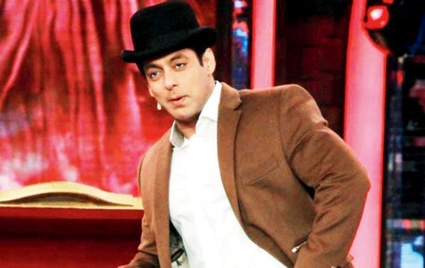 Salman Khan spotted wearing Aamir Khan's Hat