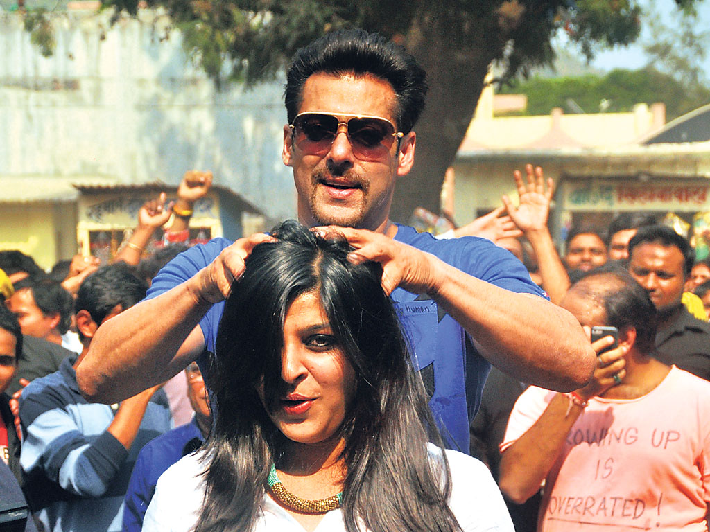 Salman Khan turns Barber