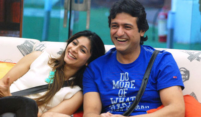 Armaan Kohli S Got Something Special For Tanishaa Mukherjee Bollywood Bubble