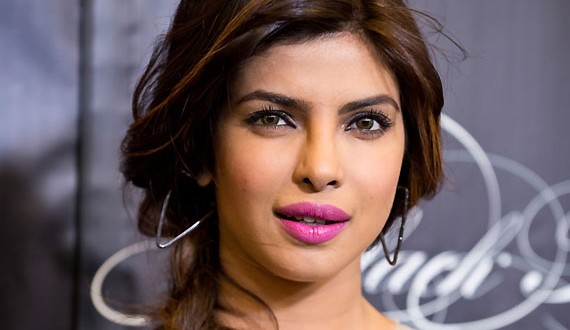 Priyanka Chopra hurts her knee