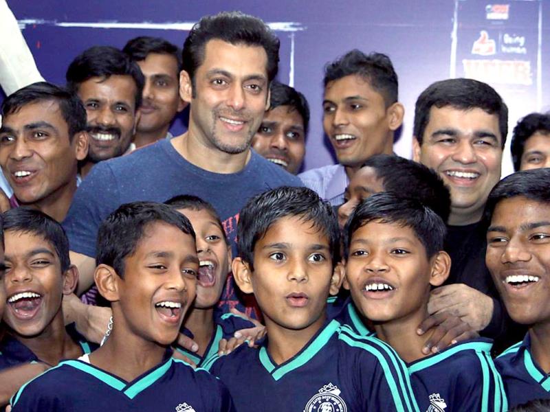 Salman Khan brings a smile for street kids