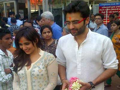 Youngistaan star in siddhivinayak temple