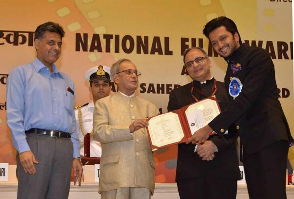 Riteish Deshmukh dedicates his first National Award to dad