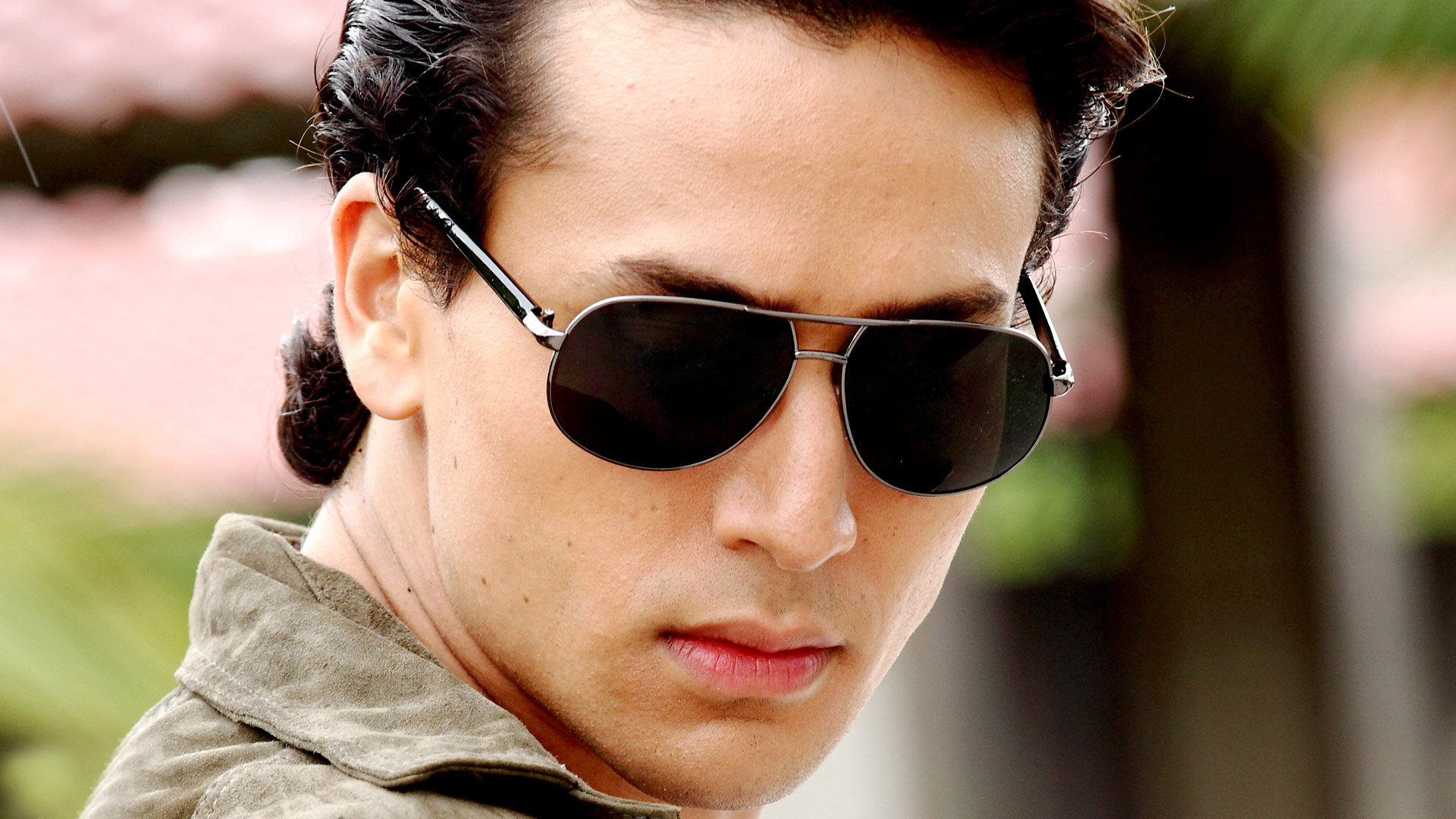 Tiger Shroff Gives Shout Out To His Dapper Father Jackie Shroff