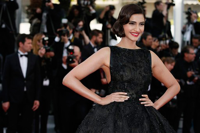 Sonam Kapoor scores a 'perfect 10' at Cannes