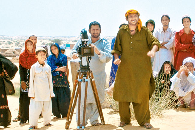 Vidhu Vinod Chopra offers vacation to 'Filmistaan' actors