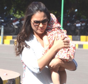 Lara Dutta with daughter
