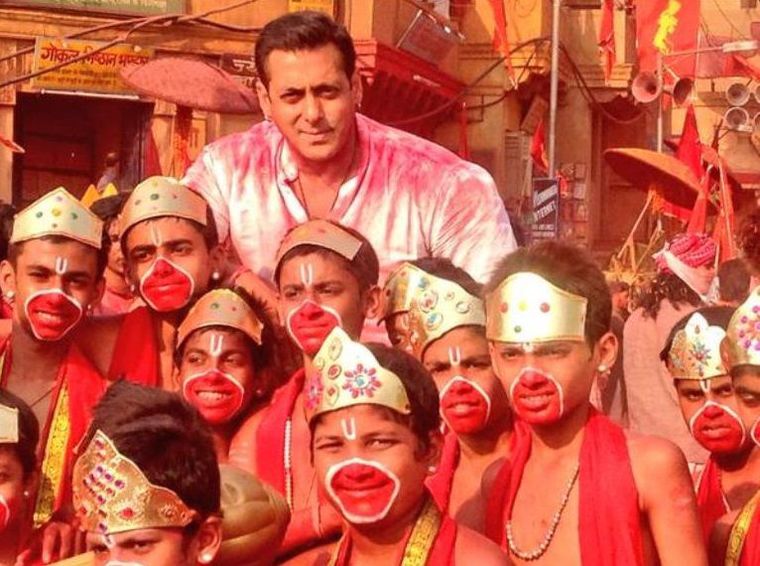 Watch: Salman Khan in action with his 'Bajrangis'
