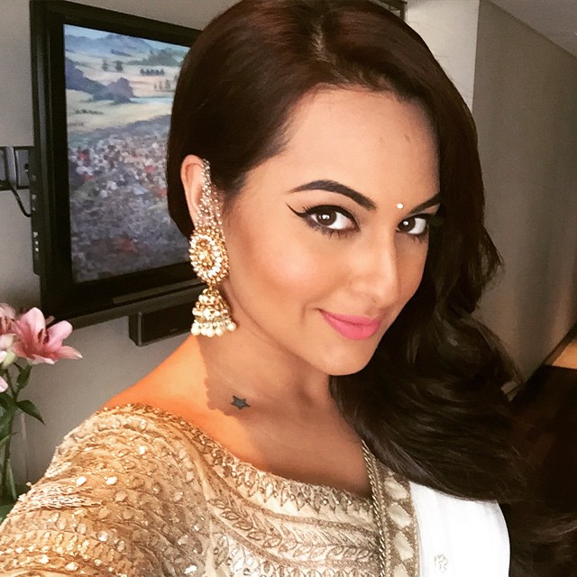 Sonakshi Sinha selfie in Indian