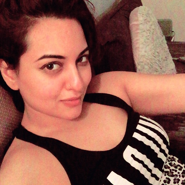 18 Pictures That Prove Sonakshi Sinha Is Bollywoods Selfie Queen 