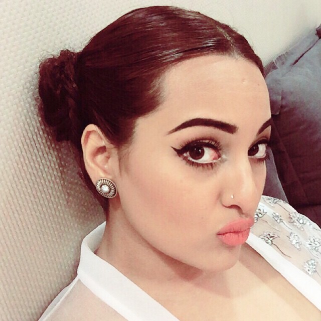 Sonakshi Sinha pout selfie