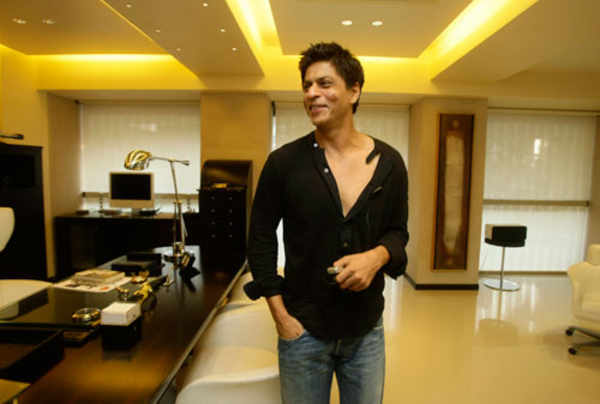shahrukh khan in mannat