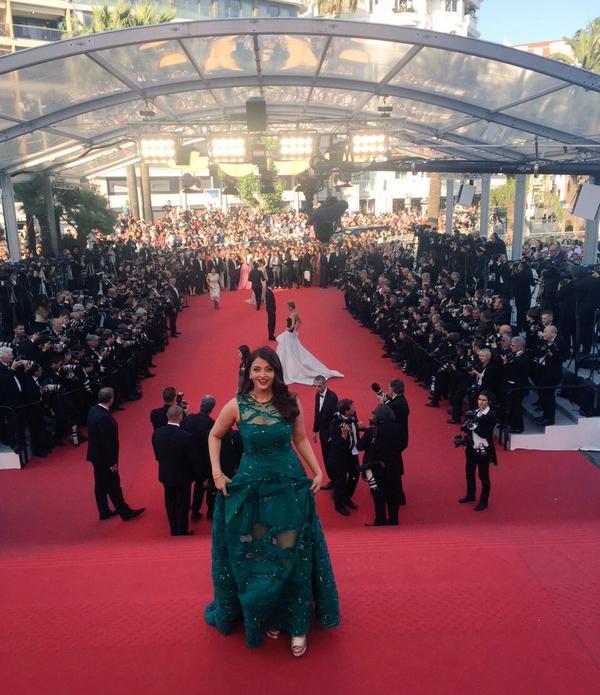 Aishwarya Rai Bachchan Walks The Red Carpet At Cannes 2015
