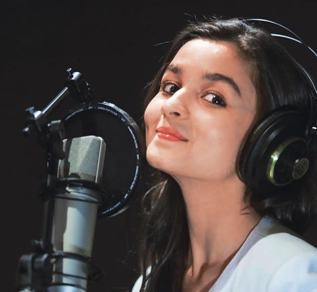Alia Bhatt singing