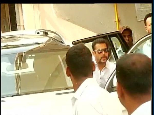 Salman Khan Leaving for court