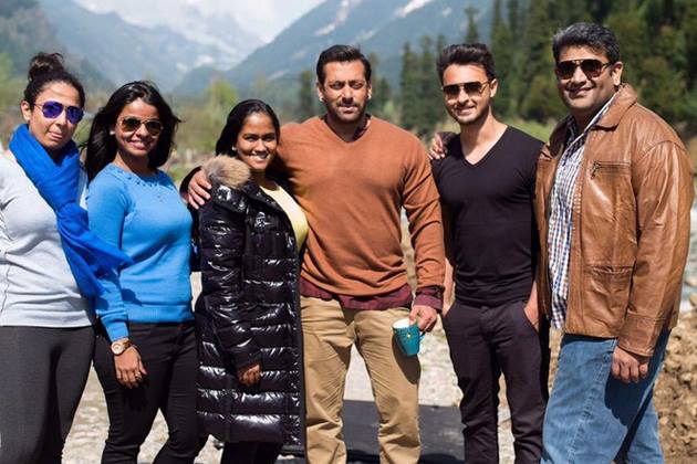 Pics : Salman Khan with his li’l sister Arpita & Her Husband OnThe Sets Of ‘Bajrangi Bhaijaan