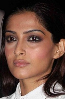Sonam Kapoor make up disaster
