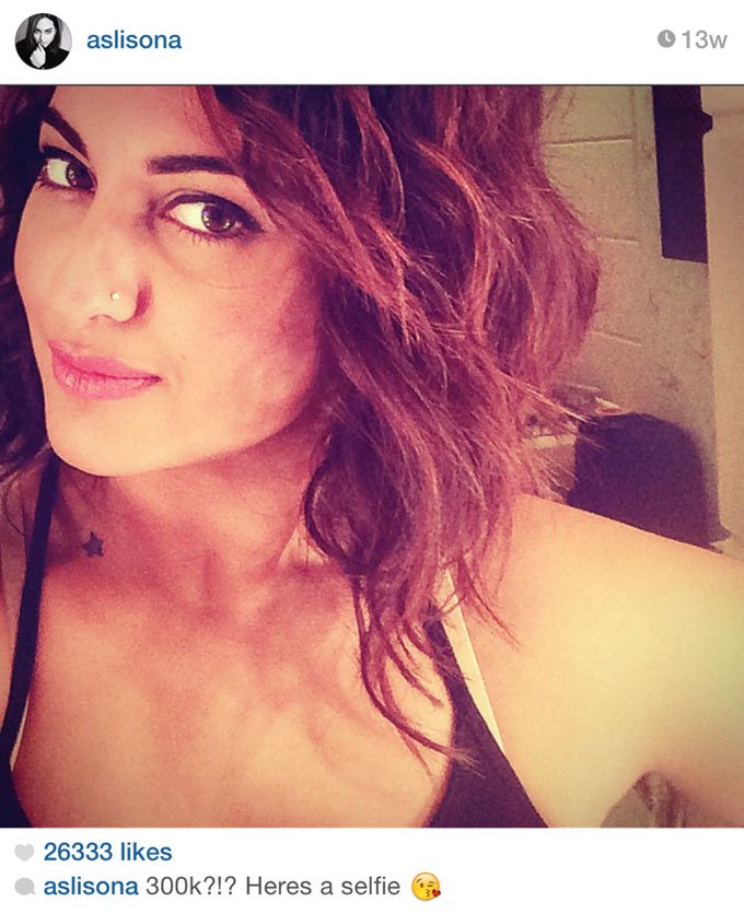 18 Pictures that prove Sonakshi Sinha is Bollywood's Selfie Queen