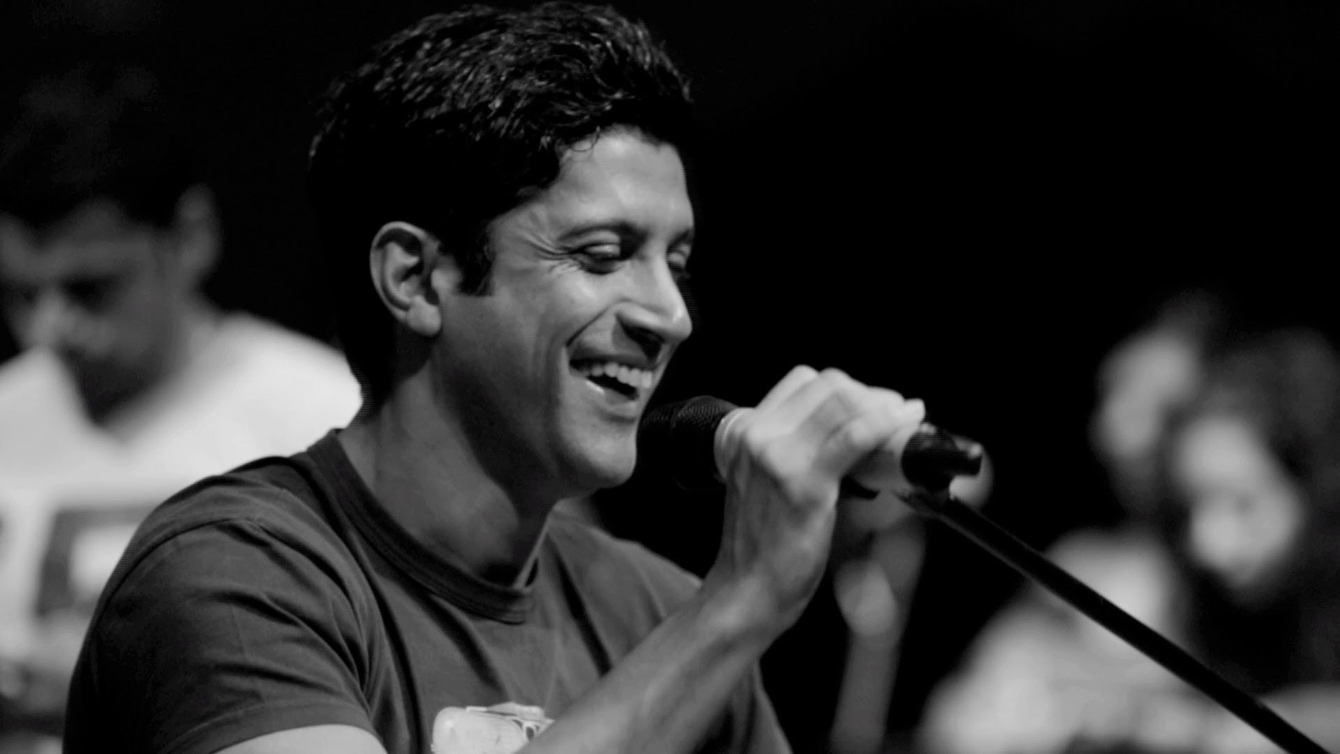 Farhan Akhtar singing