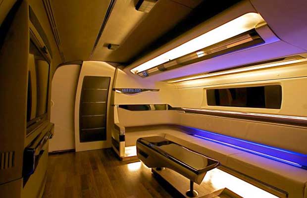 Shah Rukh Khan Vanity Van, Shah Rukh Khan