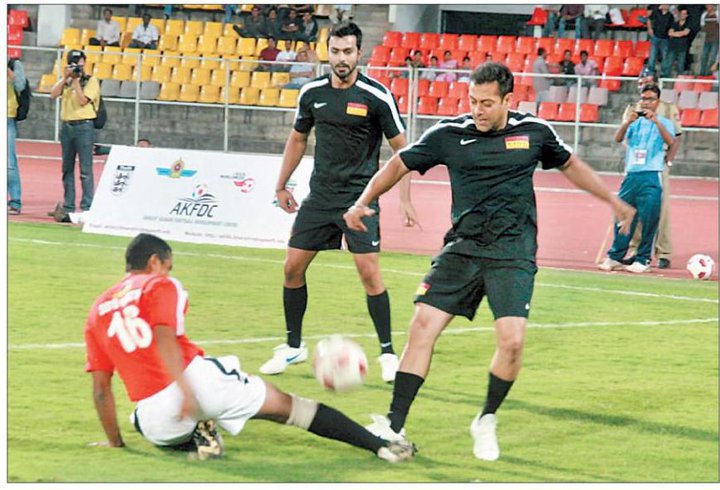 Salman Khan and Ashmit Patel playing football