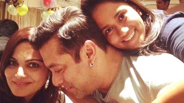 Salman Khan with Arpita and Alvira clicked selfie