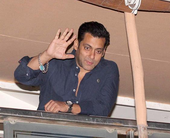 Salman Khan waving out to fans