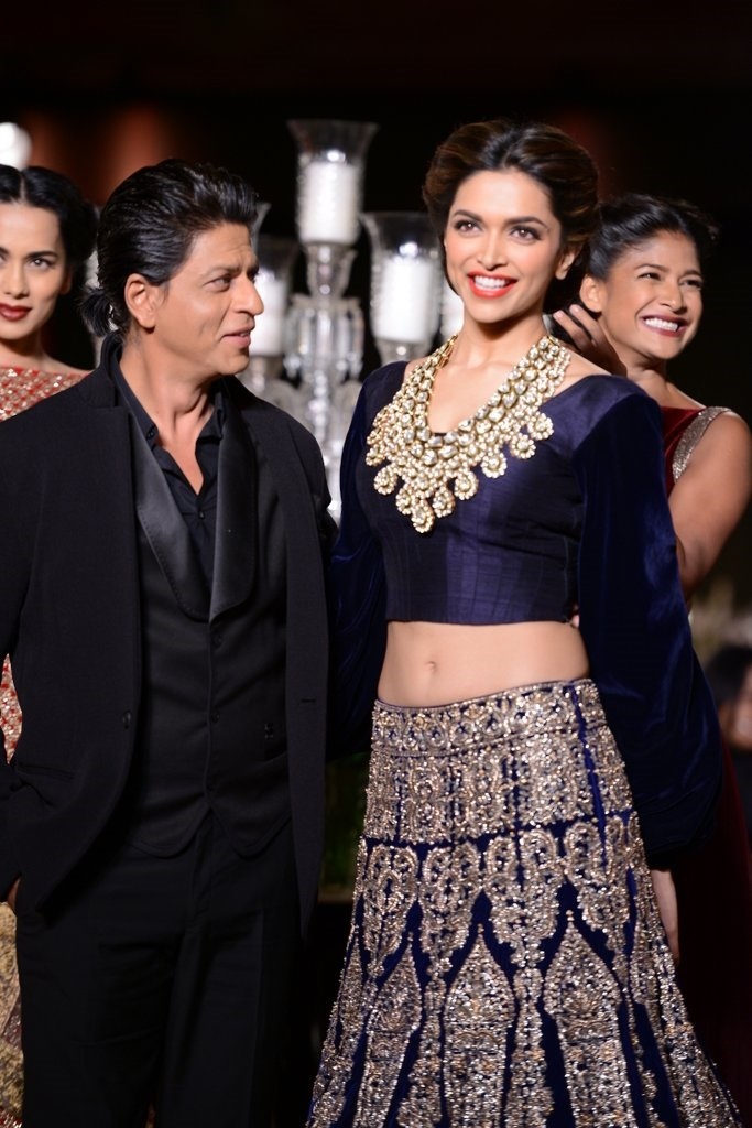 Shah Rukh Khan with Deepika Padukone
