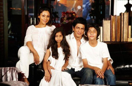 Shahrukh Khan and Gauri Khan with Aryan Khan ,Suhana Khan