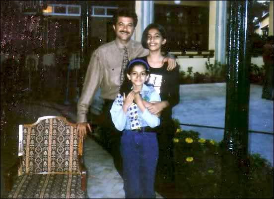 Sonam Kapoor childhood picture with Anil Kapoor