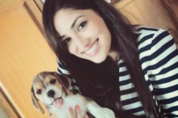 Yami Gautam with her dog