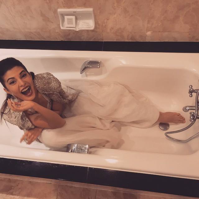 Jacqueline Fernandez in bathtub photo.
