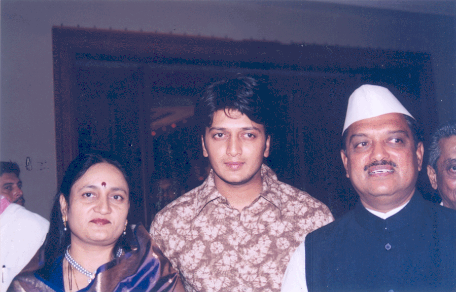 Riteish Deshmukh with his family