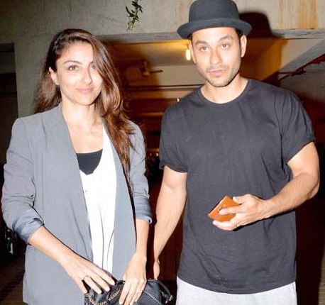 Soha Ali and Kunal attend Kareena Kapoor's house party.