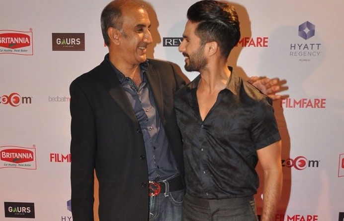 Milan Luthria Shahid Kapoor at award function