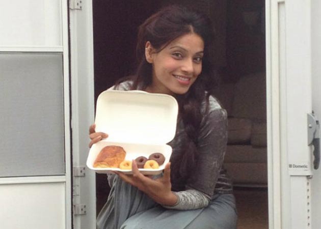 Bipasha Basu eating