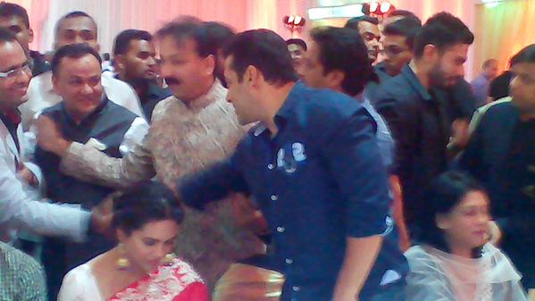 Salman Khan at Baba Siddique's Iftar Party