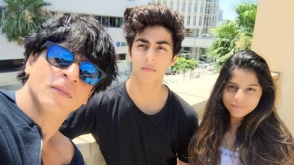 Shah Rukh Khan with Aryan and Suhana