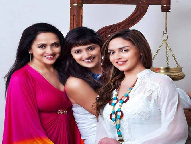 Esha Deol and Ahana Deol with her mom