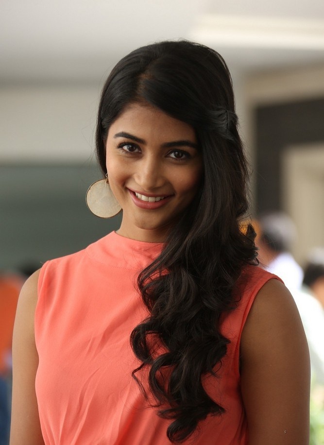 Pooja Hegde cute smile